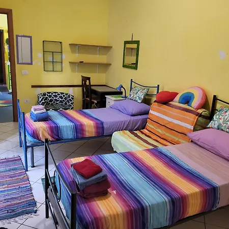 Bed-letto-cama In Shared Condivisa Bed and breakfast Nápoles